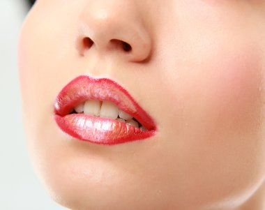 profesyonel makyaj. lipgloss.