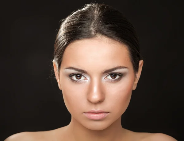 Portrait of a beautiful young woman — Stock Photo, Image