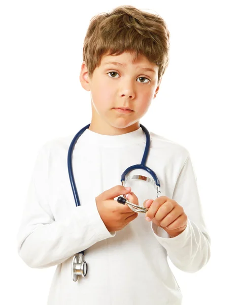 Un petit médecin souriant avec stéthoscope — Photo