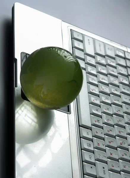 Globo e teclado . — Fotografia de Stock