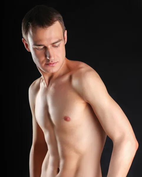 Retrato de um homem musculoso nu — Fotografia de Stock
