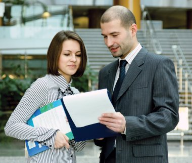 ofiste duran iki iş adamları