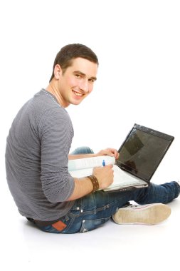 adam ile bir dizüstü bilgisayar, eğitim