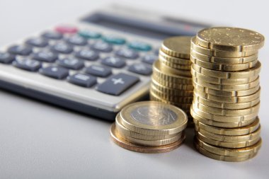 Bozuk paralar ve hesap makinesi