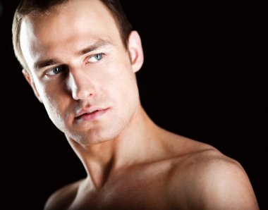 çıplak kaslı adam