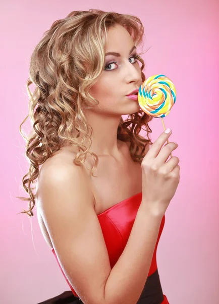 Kvinna med lollipop — Stockfoto