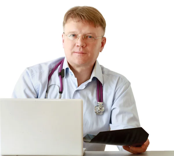 Doktor mann med stetoskop – stockfoto