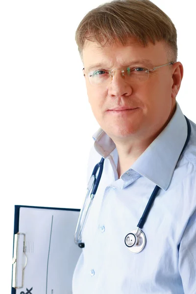Homme médecin debout avec dossier — Photo