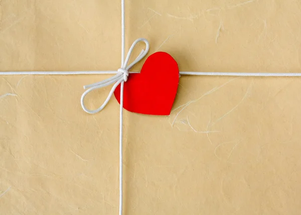 Arco da una corda con carta di San Valentino — Foto Stock