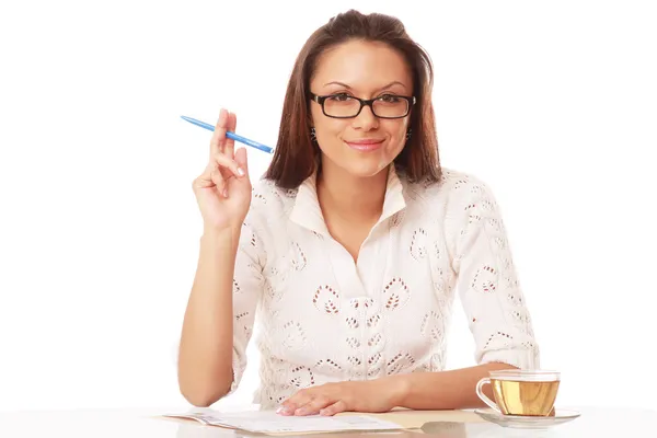 Businesswoman thinking with a cup of tea — Stock Photo, Image