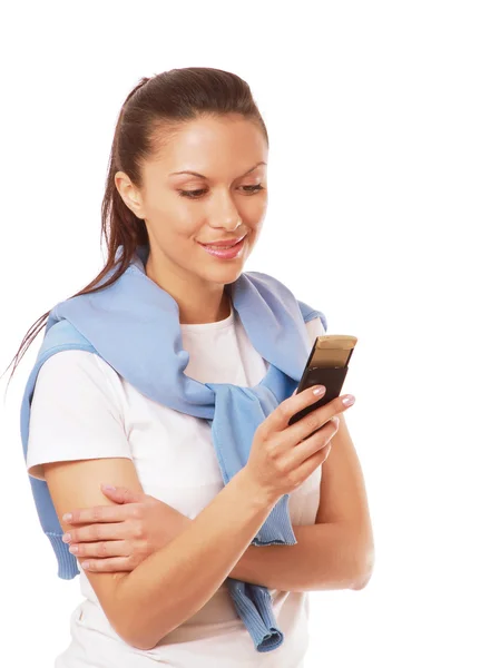 Jeune femme avec un téléphone portable — Photo