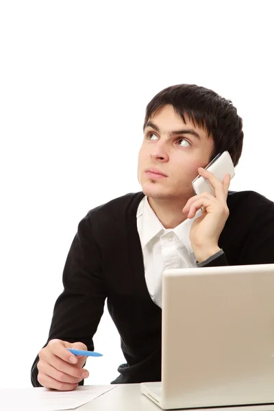 Jonge zakenman praten aan de telefoon — Stockfoto