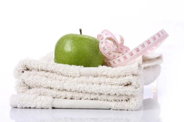 Apple and a measuring tape on a towel — Stock Photo, Image