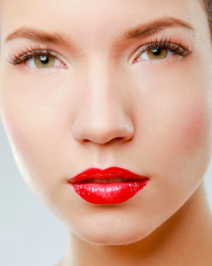 kalıcı makyaj. lipgloss