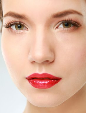 kalıcı makyaj. lipgloss