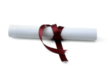 Beyaz arka plan üzerinde izole kırmızı kurdele ile Diploma.