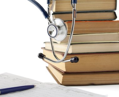kitap ve stetoskop tıbbi eğitim.