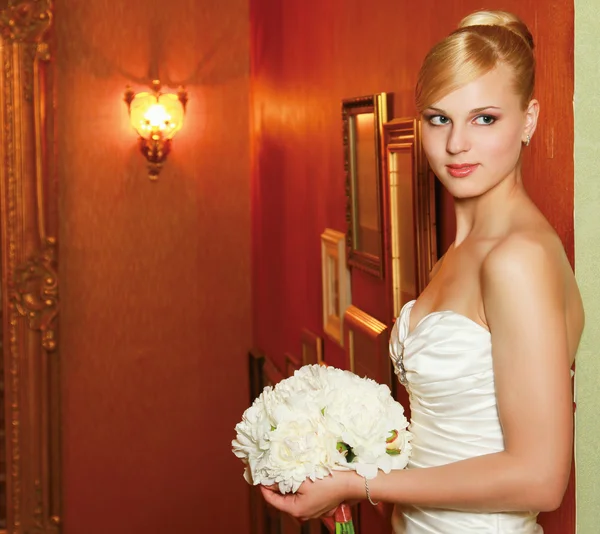 Bride blonde in wedding dress — Stock Photo, Image