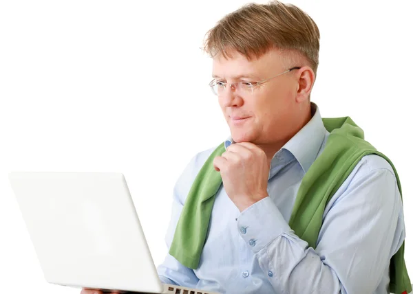 Lachende oudere senior man met laptop. — Stockfoto