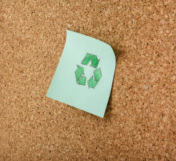 Tablero de corcho con notas, signo de reciclaje. — Foto de Stock