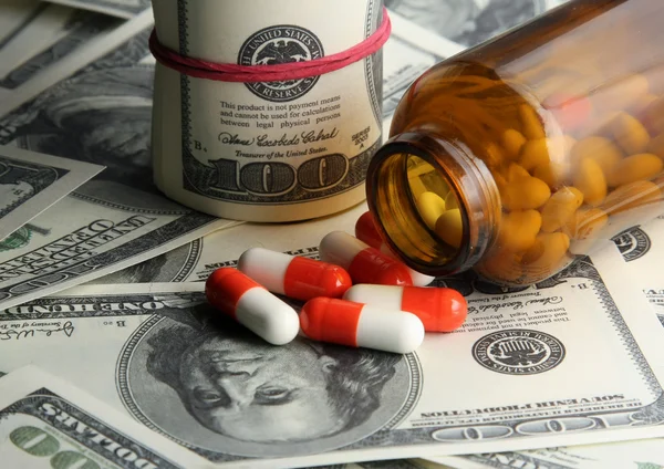 Pills and money. — Stock Photo, Image