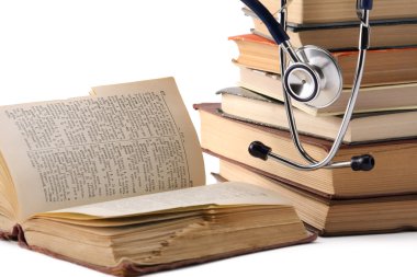 kitap ve stetoskop.