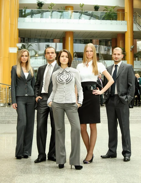 Businessmen standing with his staff — Stock Photo, Image