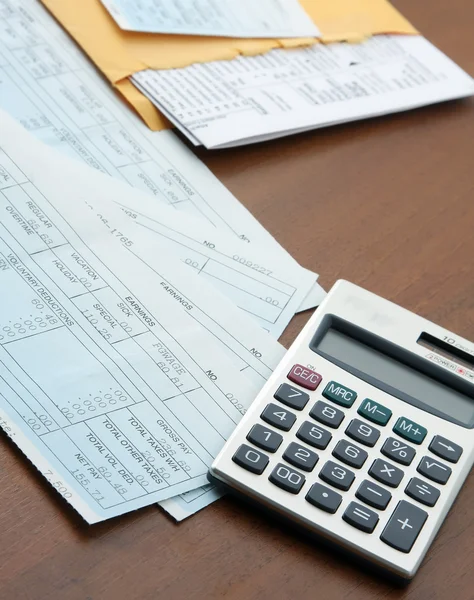 Calculatrice et papier d'affaires . — Photo