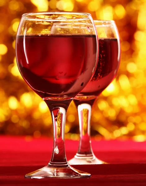 Zwei Gläser Rotwein — Stockfoto