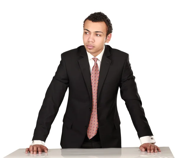 Homme debout près du bureau — Photo