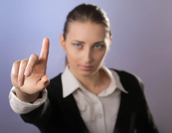 Mujer mostrando algo — Foto de Stock