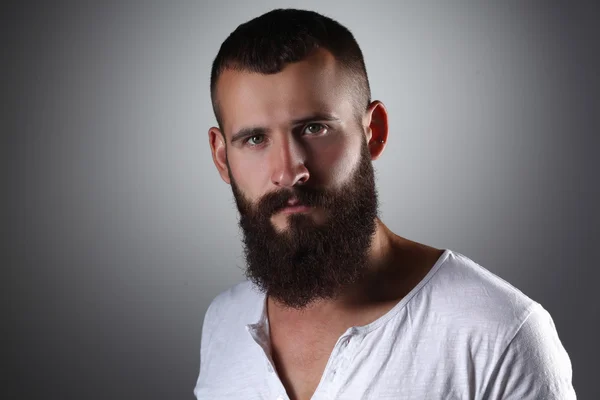 Portrait of handsome bearded man standing, isolated on grey background — Stock Photo, Image