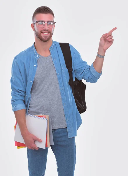 Uno studente di sesso maschile con una borsa della scuola che tiene libri isolati su sfondo bianco. Opportunità di istruzione. Studente universitario . — Foto Stock