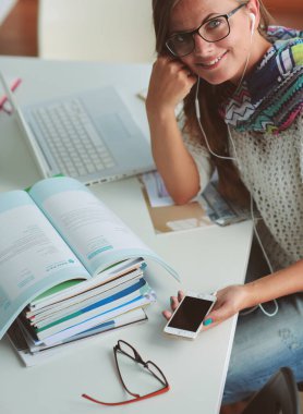 Kadın Üniversitesi'nde cep telefonu kullanımı. Öğrenci. Üniversitesi