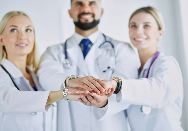 Γιατροί Και Νοσοκόμες Ιατρική Ομάδα Στοιβάζουν Χέρια — Φωτογραφία Αρχείου