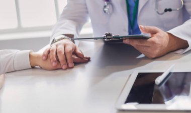 hasta ve doktor ilaç reçete kapat.