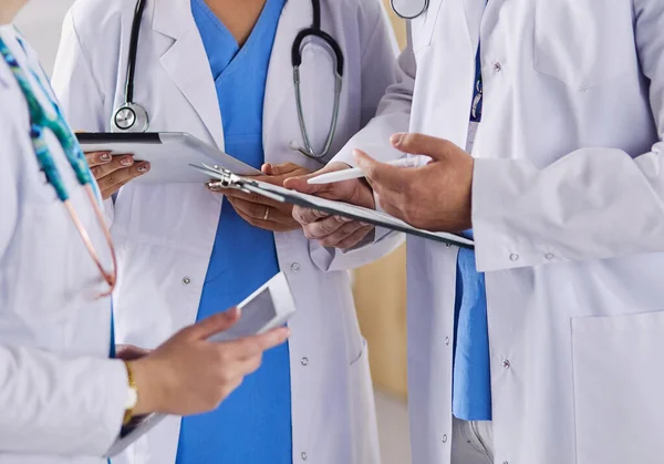 Doctor Showing Something His Tablet His Medical Team — Stock Photo, Image