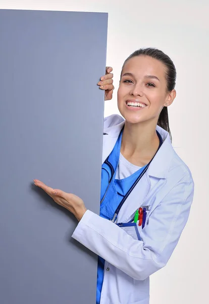 Kobieta Pustym Billboardem Kobieta Lekarz — Zdjęcie stockowe