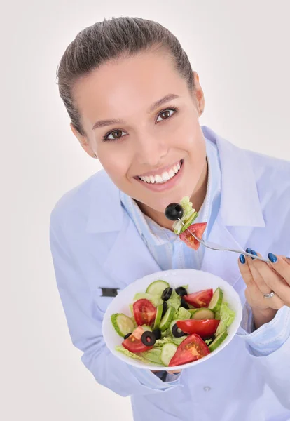 Retrato Una Hermosa Doctora Sosteniendo Plato Con Verduras Frescas Mujeres —  Fotos de Stock