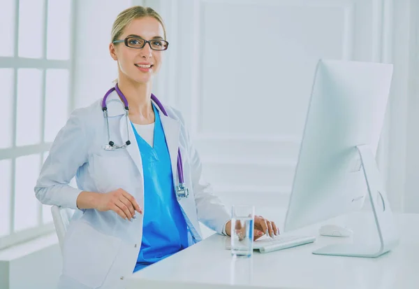 Portrait Young Female Doctor Sitting Desk Hospital — Stock Photo, Image