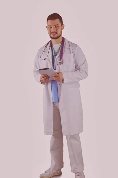 医生在白色背景上处理数字平板电脑 — 图库照片