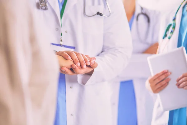 Ärzte Mit Tablette Krankenhaus Stehen — Stockfoto