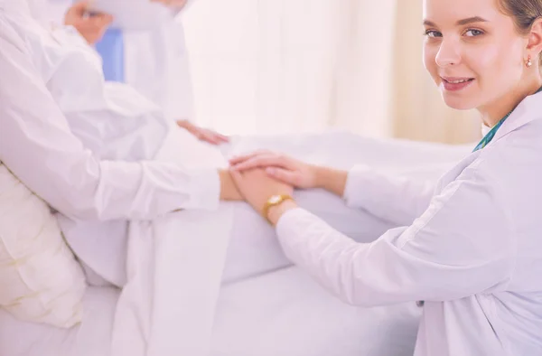 Médicos Enfermeiras Empilhar Mãos Isolado Branco — Fotografia de Stock