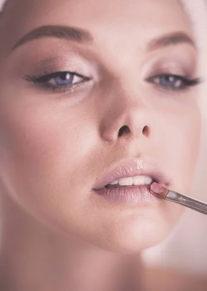 Picture Young Woman Applying Face Powder Bathroom — Stock Photo, Image