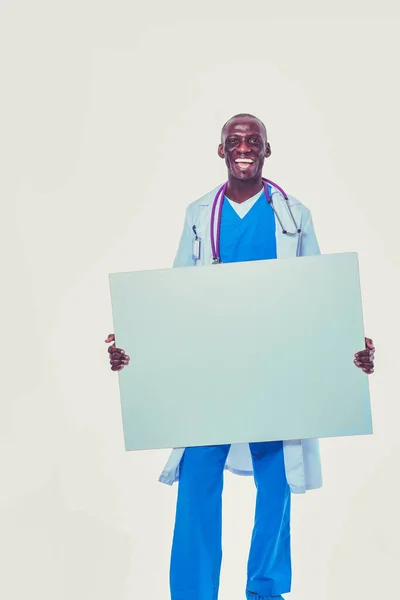 Een Mannelijke Dokter Met Een Leeg Bordje Dokter Billboard — Stockfoto