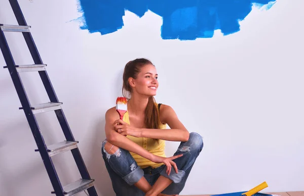 Portrait Female Painter Sitting Floor Painting — Stock Photo, Image