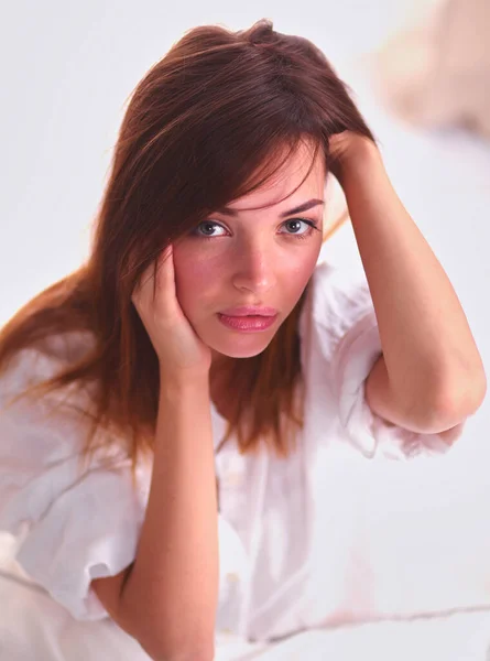 Retrato Belo Rosto Mulher Jovem Isolado Sobre Fundo Branco — Fotografia de Stock