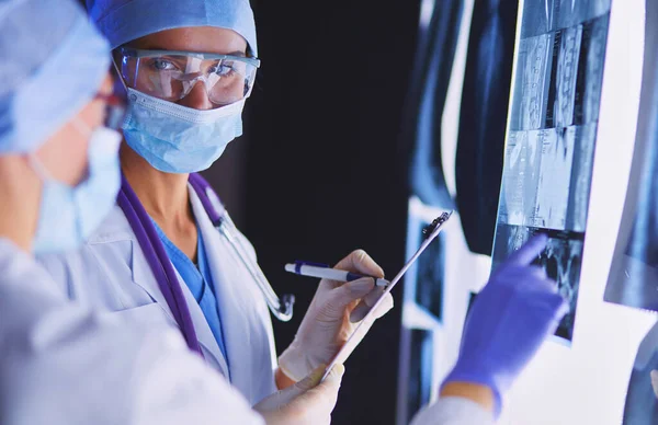 Two Female Women Medical Doctors Looking Rays Hospital — Stock Photo, Image