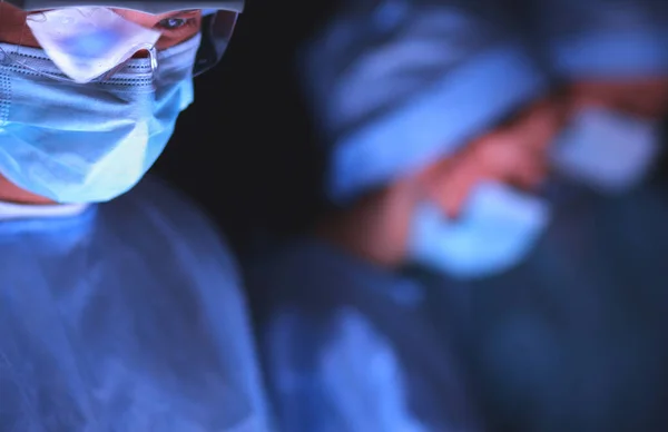 수술중인 외과의사 — 스톡 사진