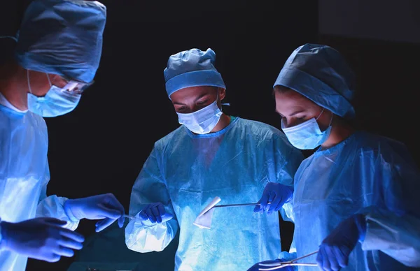 Ekip Cerrahı Ameliyatta Hastane — Stok fotoğraf
